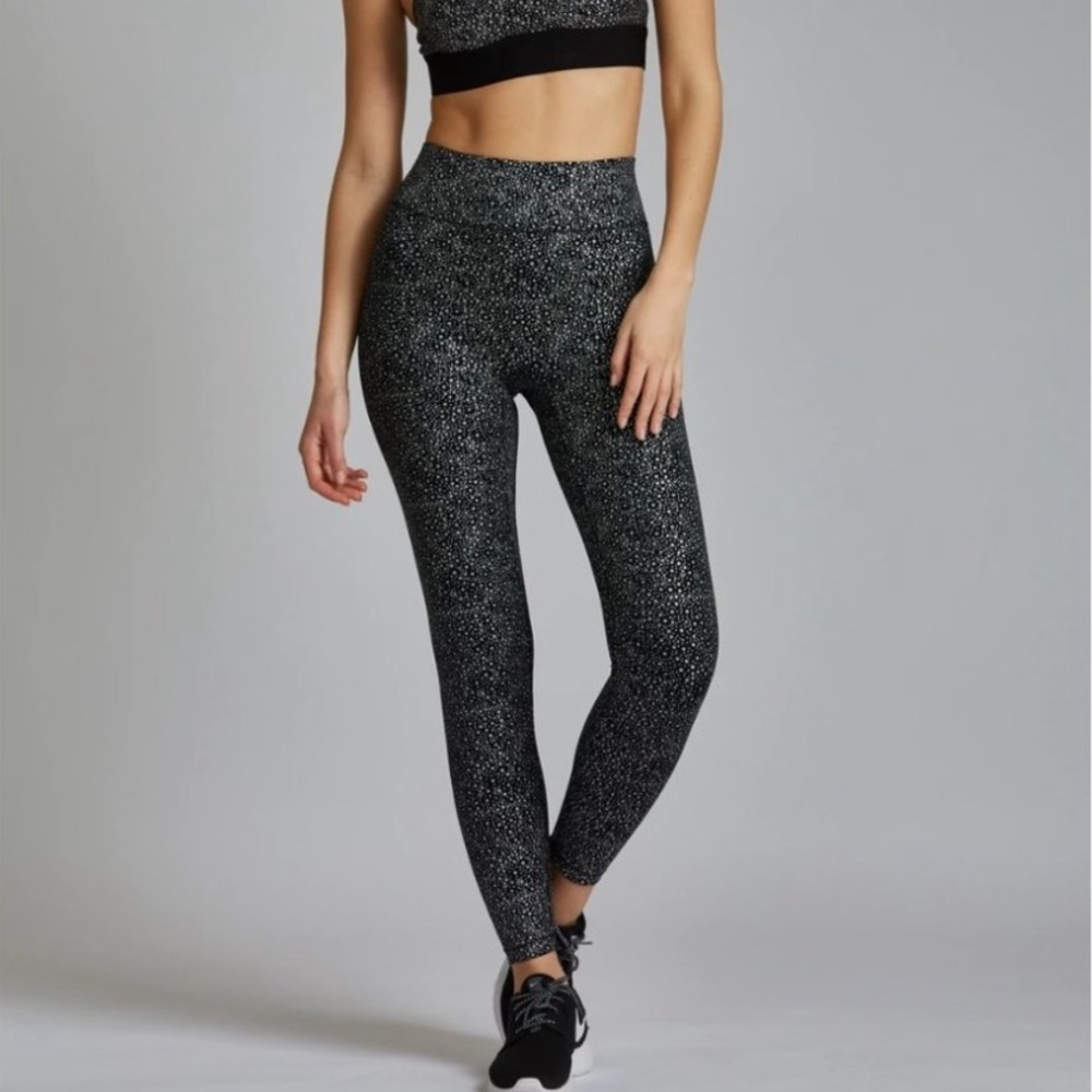 NOLI Yoga Black Line Edition Ultra Reflective Leggings, Black Silver Speckle